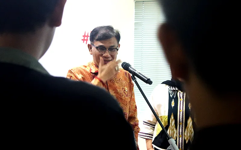 Kepala Badan Percepatan Pengentasan Kemiskinan Budiman Sudjatmiko memimpin rapat koordinasi di Kantor Kemenko PMK, Jakarta, Jumat (6/12/2024) didampingi Wakil II Iwan Sumule. Rapat tersebut beragendakan penyelarasan data terpadu pensasaran program kemiskinan. Budiman Sujatmiko mengatakan Pemerintah Indonesia tengah mempelajari keberhasilan Brasil dan China dalam mengentaskan kemiskinan untuk diterapkan dalam kebijakan nasional. Robinsar Nainggolan