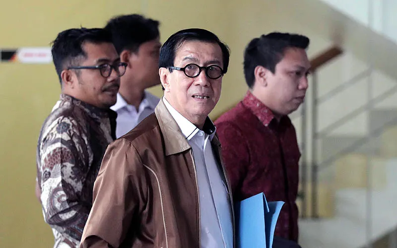 Mantan Menteri Hukum dan Hak Asasi Manusia (MenkumHAM) Yasonna Hamonangan Laoly tiba di Gedung Merah Putih KPK, Kuningan, Jakarta, Rabu (18/12/2024). Kedatangannya menarik perhatian publik karena dia memenuhi panggilan penyidik terkait dugaan suap pergantian antarwaktu (PAW) yang melibatkan eks kader PDI-P, Harun Masiku. Robinsar Nainggolan