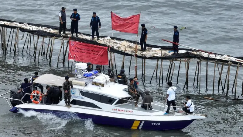 Pagar Laut Misterius 30 KM di Laut Tangerang Disegel KKP. (Riau Mandiri).