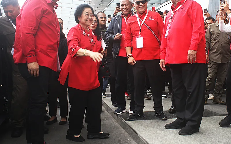 Ketum PDI Perjuangan Megawati Soekarnoputri  memberikan Pembekalan dan Bimbingan Teknis kepada Anggota DPRD Provinsi, Kabupaten, dan Kota Fraksi PDI Perjuangan Masa Bakti 2024-2029 di Jakarta, Jumat (24/1/2025). Pembekalan dan bimtek tersebut bertujuan untuk memperkuat kualitas kepemimpinan seluruh anggota legislatif dari partai dan sebagai arsitek masa depan atas cara pandang ideologi, platform, dan sikap politik partai. Robinsar NNainggolan