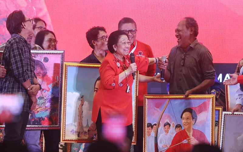 Ketum PDI Perjuangan Megawati Soekarnoputri  memberikan Pembekalan dan Bimbingan Teknis kepada Anggota DPRD Provinsi, Kabupaten, dan Kota Fraksi PDI Perjuangan Masa Bakti 2024-2029 di Jakarta, Jumat (24/1/2025). Pembekalan dan bimtek tersebut bertujuan untuk memperkuat kualitas kepemimpinan seluruh anggota legislatif dari partai dan sebagai arsitek masa depan atas cara pandang ideologi, platform, dan sikap politik partai. Robinsar NNainggolan