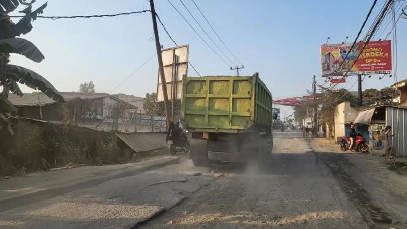 Kapolres: 100 Orang Tewas Karena Truk Tambang di Parung Panjang. (Radar Bogor).