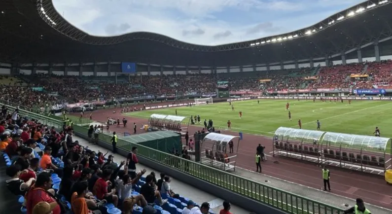 Persija vs Persib berakhir imbang 2-2 dalam laga di Stadion Candrabhaga Bekasi, Minggu (16/2/2025). (Detik)