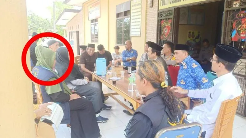 Pemimpin Aliran Tambah Rukun Islam Jadi 11 di Maros Diperiksa Polisi. (Detik).