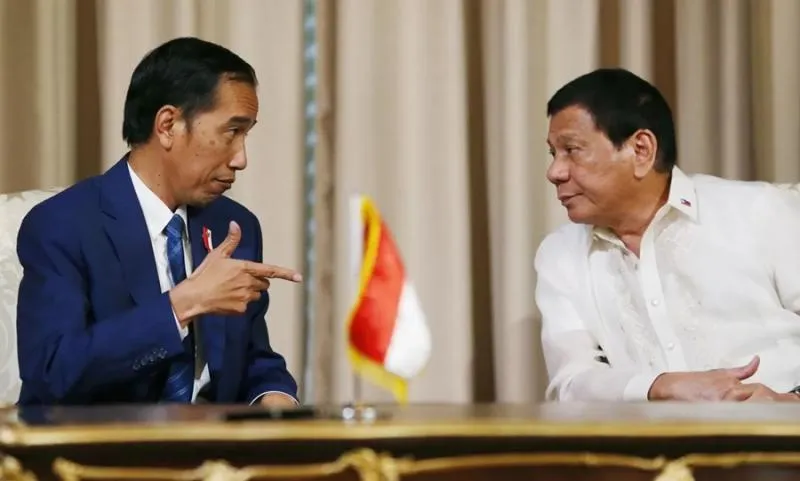 Jadi Finalis OCCRP, Jokowi Bisa Bernasib Sama Seperti Rodrigo Duterte. (Jakarta Post).