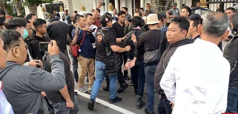 Polisi Bebaskan 25 Peserta Aksi Tolak UU TNI di Surabaya. (Istimewa).