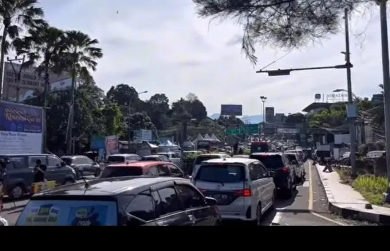 Arus puncak Jumat siang 