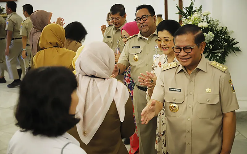 Gubernur dan Wakil Gubernur DKI Jakarta Pramono Anung Wibowo dan Rano Karno halalbihalal dengan seluruh pegawai Pemerintah Provinsi DKI Jakarta, di Balai Kota, Jakarta, Selasa, (8/4/2025). Robinson Nainggolan