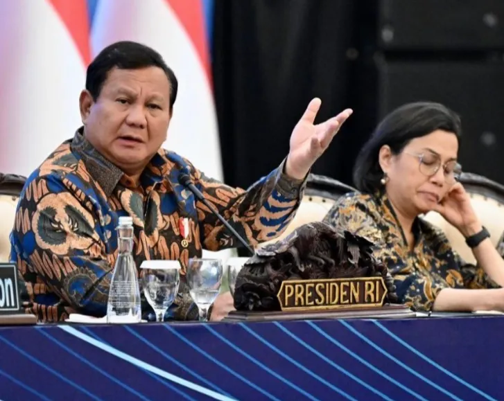 Presiden Prabowo Subianto berdialog dengan para ekonom dan pengusaha pada acara Sarasehan Ekonomi yang digelar di Menara Mandiri, Jakarta, pada Selasa, (8/4/2025). (Setpres)