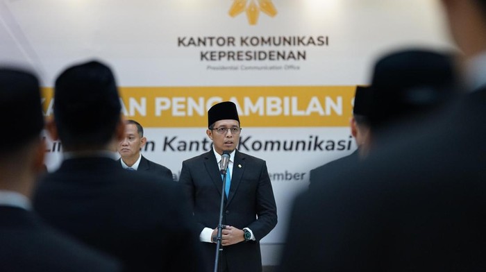 Kepala PCO Hasan Nasbi melantik jajaran pejabat di internal organisasi (Foto: Dok. Kantor Komunikasi Kepresidenan)
