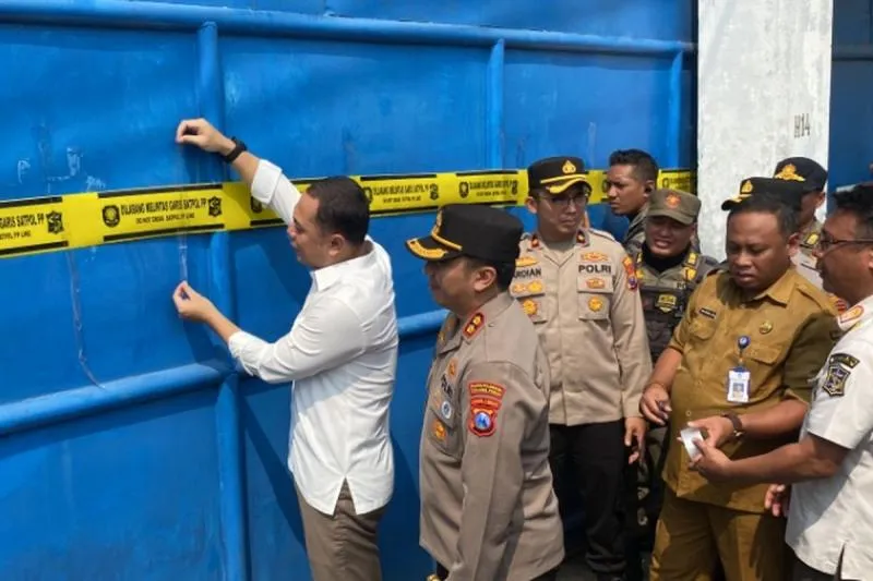 Usai Viral Tahan Ijazah Pekerja, Perusahaan di Surabaya Ini Disegel. (kompas.id).