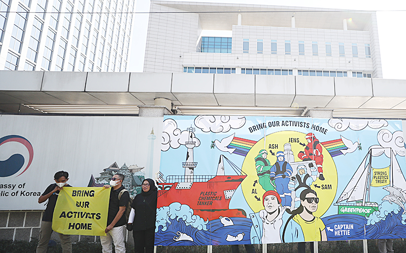 Greenpeace Desak Penghentian Produksi Plastik Sekali Pakai