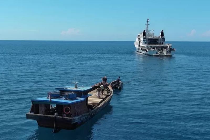 Kapal Penyelundup 30 Ton Pasir Timah Kepri ke Malaysia Ditahan Bakamla. (Foto: Bakamla).