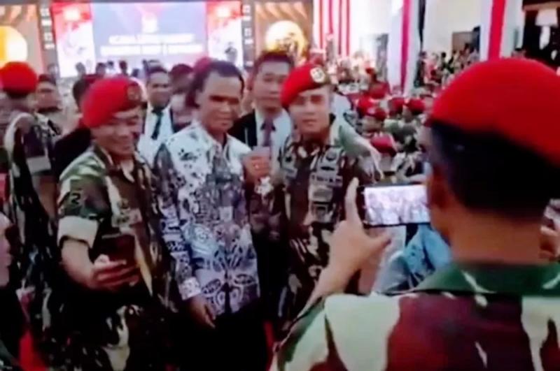 Danjen Kopassus Minta Maaf Usai Heboh Prajurit Berfoto Sama Hercules. (Istimewa).