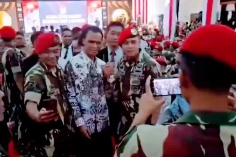Danjen Kopassus Minta Maaf Usai Heboh Prajurit Berfoto Sama Hercules. (Istimewa).