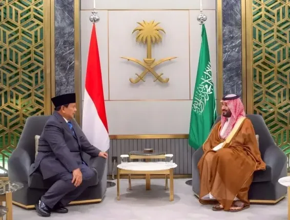 Ilustrasi: Prabowo Subianto saat masih menjabat sebagai Menhan bersama Putra Mahkota sekaligus Perdana Menteri Arab Saudi Pangeran Mohammed bin Salman (MBS) di Jeddah, pada 12 Juni 2024. (Sindonews) 