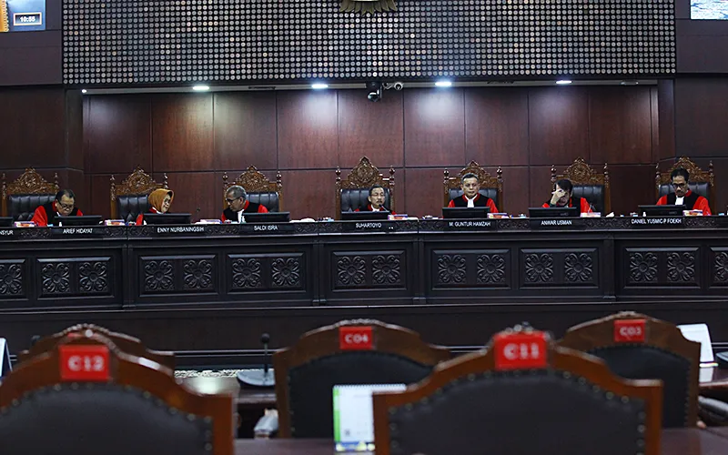 Mahkamah Konstitusi (MK) menggelar sidang Perkara Nomor 147/PUU-XXII/2024 dengan agenda Mendengar Keterangan DPR dan Presiden (Pemerintah) pada Selasa (6/5/2025). Sidang perkara ini mengenai pengujian materi Pasal 110A ayat (1) dan Pasal 110B ayat (1) Undang-Undang Nomor 18 Tahun 2013 tentang Pencegahan dan Pemberantasan Perusakan Hutan (UU P3H) sebagaimana telah diubah dengan Pasal 37 angka 20 Undang-Undang Nomor 6 Tahun 2023 tentang Cipta Kerja (UU Ciptaker). Robinsar Nainggolan