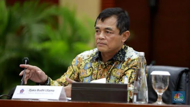 Foto: Dirjen Bea Cukai, Djaka Budi Utama saat Konferensi Pers APBN KITA bulan Mei 2025. (CNBC Indonesia/Muhammad Sabki)
