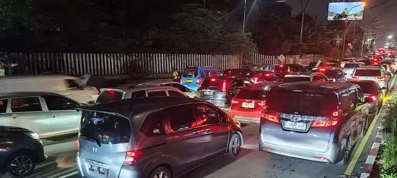Macet Parah Kawasan Puncak Bogor Angkot Diliburkan foto Berita beritasatu.com