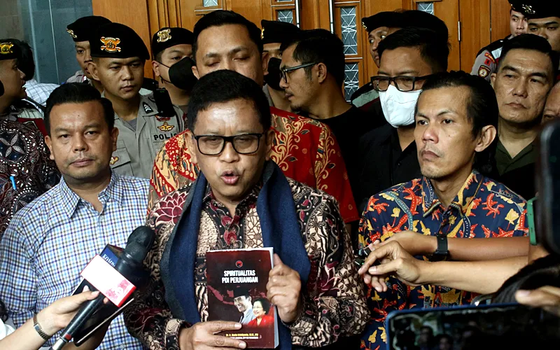 Sidang kasus dugaan suap pergantian antarwaktu (PAW) untuk anggota DPR Harun Masiku dan perintangan penyidikan dengan terdakwa Sekjen PDIP Hasto Kristiyanto kembali digelar. KPK menghadirkan ahli hukum pidana dalam sidang hari ini, Kamis (5/6/2025). Ahli yang dihadirkan adalah Muhammad Fatahillah Akbar (Dosen Pidana FH UGM). Robinsar Nainggolan
