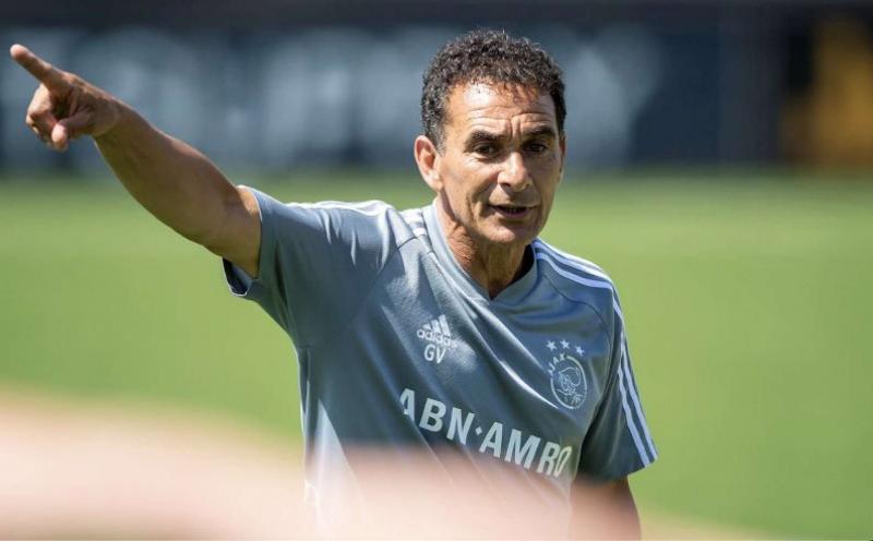 Gerald Vanenburg saat melatih tim Muda Ajax (doc. theeuropeanlead)