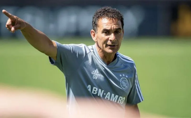 Gerald Vanenburg saat melatih tim Muda Ajax (doc. theeuropeanlead)