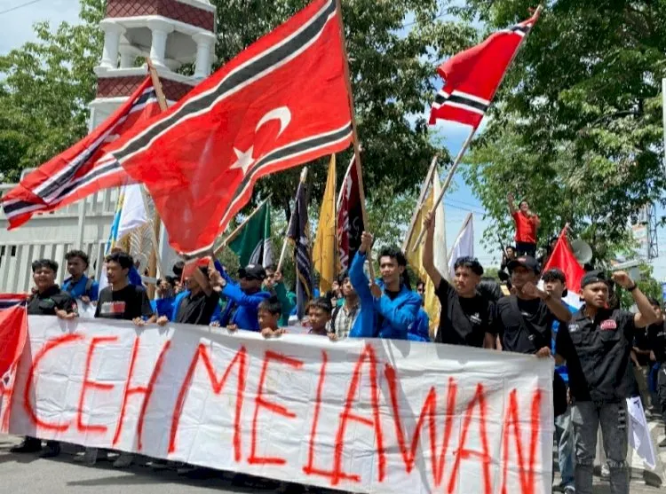 Kecam Kemendagri soal 4 Pulau, Massa Aceh Bawa Bendera Bulan Bintang. (rmol,id).