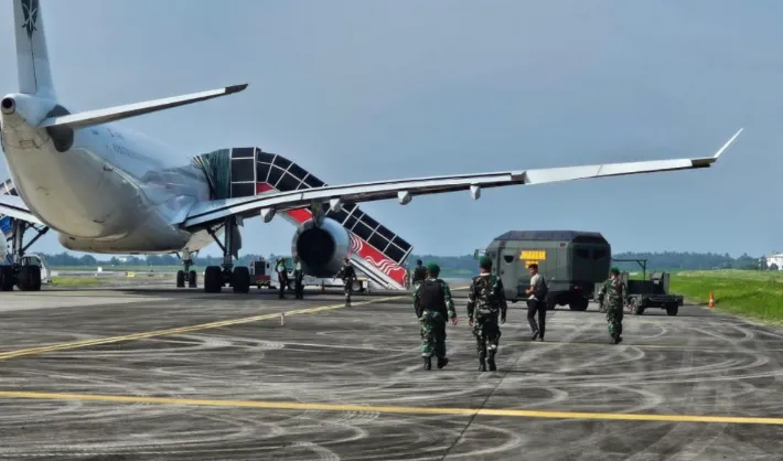 Pendaratan Darurat di Bandara Kualanamu akibat ancaman Bom kembali terjadi, TNI lakukan tindakan darurat. (Antara/istimewa)