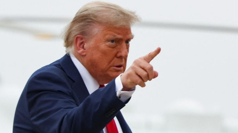 Presiden AS DOnald Trump umumkan pihaknya telah melakukan serangan bom ke fasilitas nuklir milik Iran. Serangan in soantak menuai kecaman dari masyarakat dunia, termasuk Indonesia. (Reuters via CNN Indonesia)