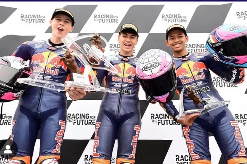 Pembalap RI Veda Ega Naik Podium yang Sama dengan Marquez di Mugello. (Istimewa).