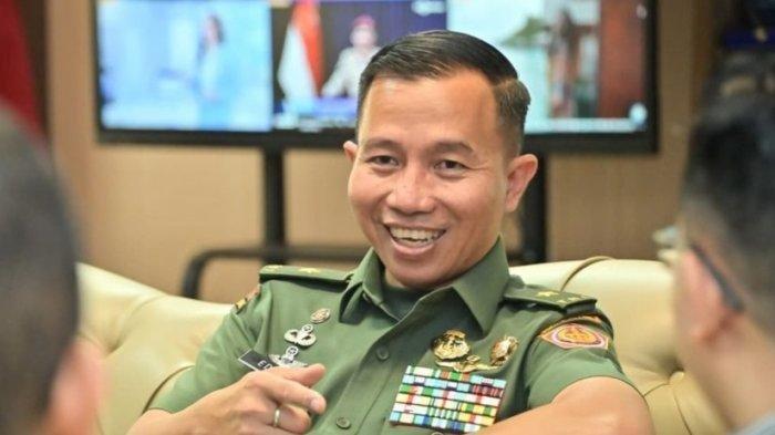 Mayjen Edwin Adrian Sumantha. Mayjen Edwin Adrian Sumantha menggantikan Mayjen Achiruddin menjabat Komandan Pasukan Pengamanan Presiden (Danpaspampres).
