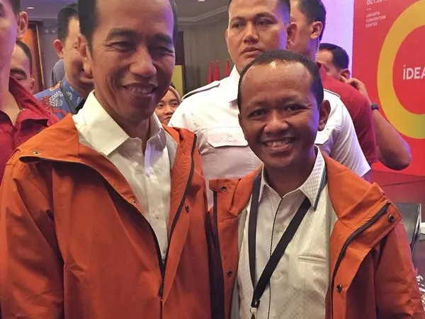 RI Peringkat 2 Negara Tak Jujur Akademik, Rocky Sentil Jokowi-Bahlil. (Istimewa).