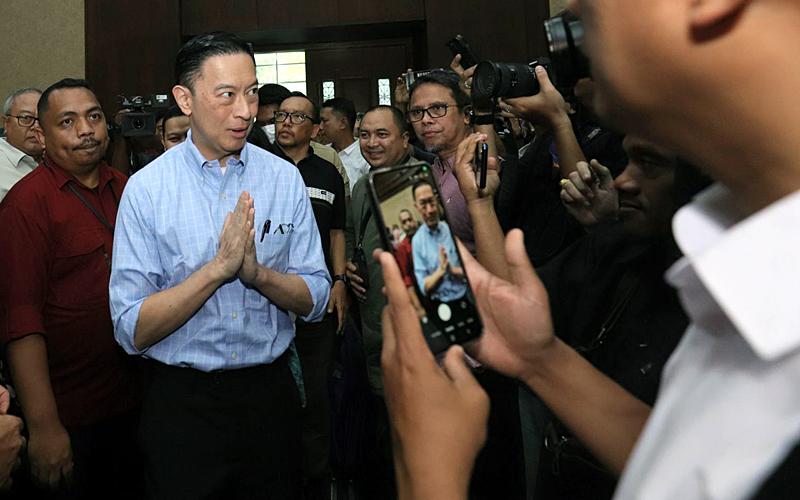 Jakarta: Ketua Tim Penasihat Hukum Tom Lembong Ari Yusuf Amir mengatakan tuntutan tujuh tahun penjara yang diajukan Jaksa Penuntut Umum (JPU) kepada kliennya merupakan kriminalisasi terhadap kebijakan publik. Pernyataan ini disampaikan dalam pembacaan nota pembelaan (pledoi) kliennya dalam sidang pembacaan pleidoi di Pengadilan Tipikor Jakarta, Rabu, (9/7/2025). Robinsar Nainggolan