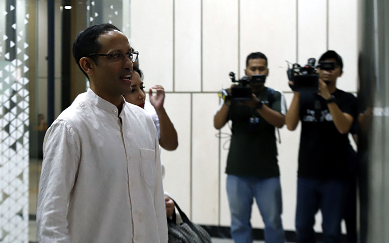 Mantan Menteri Pendidikan, Kebudayaan, Riset, dan Teknologi (Mendikbudristek) 2019-2024 Nadiem Makarim usai menjalani pemeriksaan di Jampidsus, Kejaksaan Agung, Jakarta Selatan, Selasa (15/7/2025). Nadiem Makarim diperiksa Kejaksaan Agung selama 9 jam dalam kasus dugaan korupsi pengadaan sistem chromebook di Kemendikbudristek yang diketahui menghabiskan anggaran Rp9,9 triliun. Robinsar Nainggolan