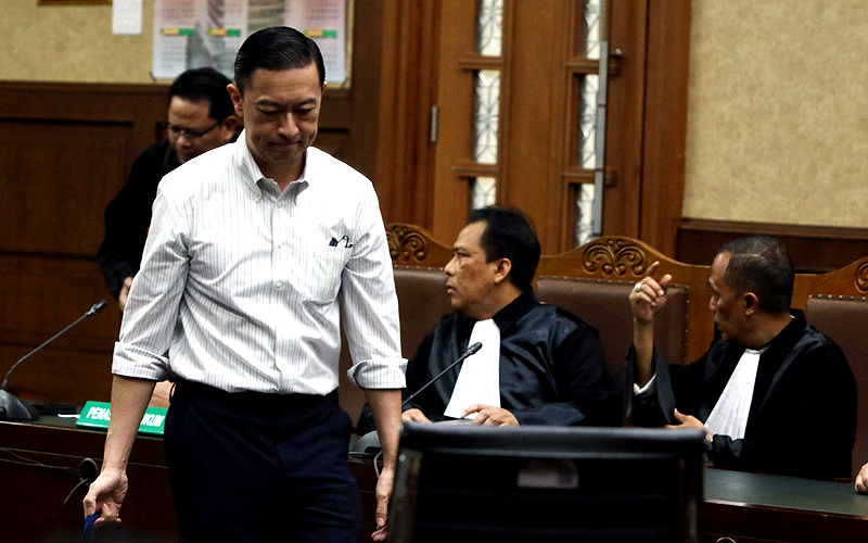 Mantan Menteri Perdagangan Thomas Trikasih Lembong atau Tom Lembong divonis 4 tahun dan enam bulan (4,5 tahun) penjara dalam kasus dugaan korupsi impor gula dan pidana denda Rp750 juta subsider 6 bulan kurungan. Putudan tersebut dibacakan oleh ketua majelis hakim Dennie Arsan Fatrika saat membacakan amar putusan di Pengadilan Tipikor Jakarta, Jumat (18/7/2025). Robinsar Nainggolan