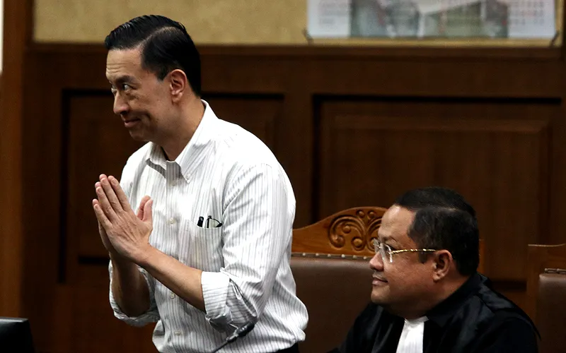 Mantan Menteri Perdagangan Thomas Trikasih Lembong atau Tom Lembong divonis 4 tahun dan enam bulan (4,5 tahun) penjara dalam kasus dugaan korupsi impor gula dan pidana denda Rp750 juta subsider 6 bulan kurungan. Putudan tersebut dibacakan oleh ketua majelis hakim Dennie Arsan Fatrika saat membacakan amar putusan di Pengadilan Tipikor Jakarta, Jumat (18/7/2025). Robinsar Nainggolan