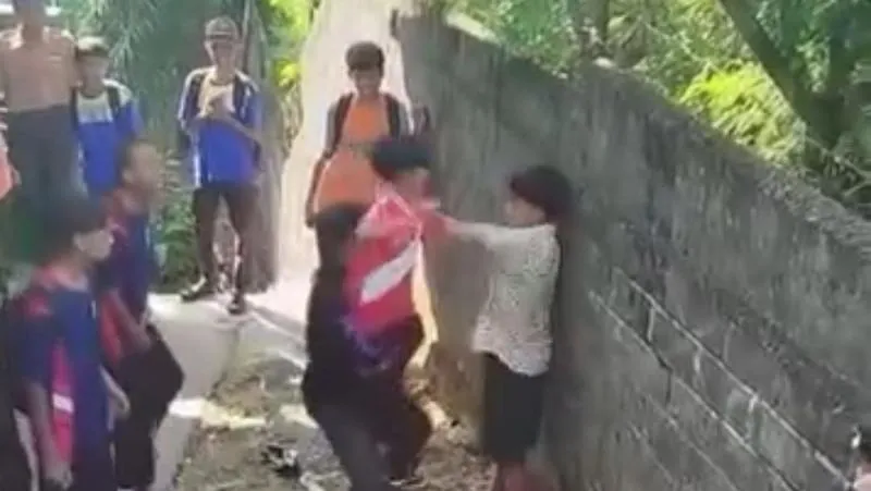 Viral Siswa Baru di Blitar Dianiaya-Dikeroyok Senior Saat MPLS. (Istimewa).