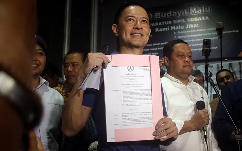 Mantan Menteri Perdagangan (Mendag) Thomas Trikasih Lembong alias Tom Lembong, akhirnya resmi bebas dan keluar dari Rumah Tahanan Cipinang, Jatinegara, Jakarta Timur, Jumat (1/8/2025) malam sekira pukul 22.00. Robinsar Nainggolan
