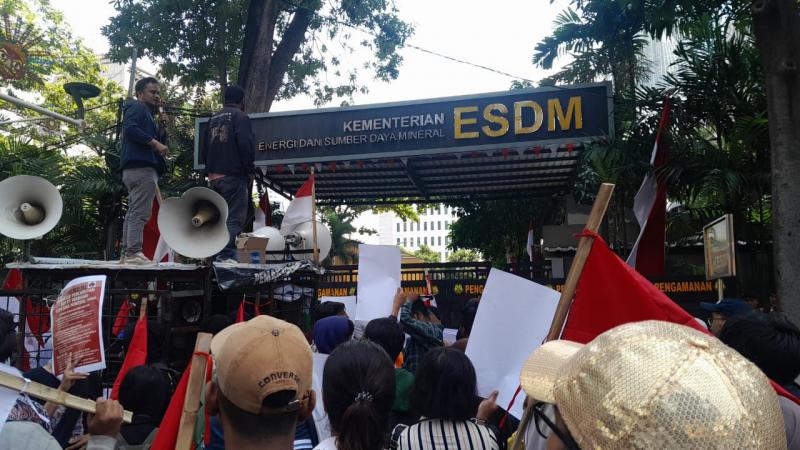 Aliansi Badan Eksekutif Mahasiswa Dewan Keadilan Jakarta (BEM DKJ) menggelar aksi unjuk rasa di depan Kantor Kementerian Energi dan Sumber Daya Mineral (ESDM) pada Jumat, 1 Agustus 2025 (Foto: Istimewa)