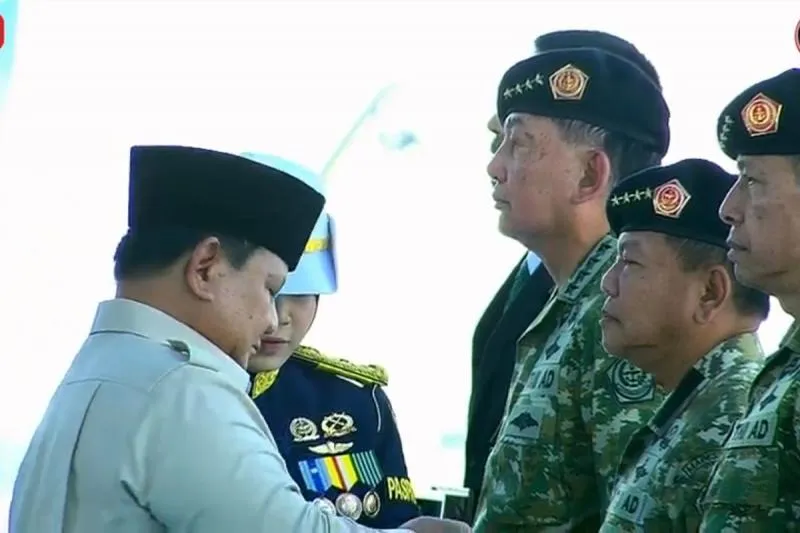 Menhan Sjafrie-Ali Sadikin Dianugerahkan Bintang 4 oleh Prabowo. (Istimewa).