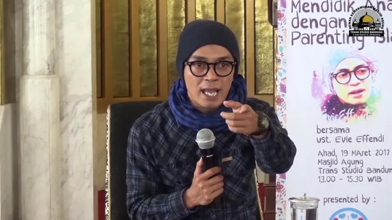 Soal Dugaan Kasus KDRT, Penceramah Evie Effendi Dipolisikan Anaknya. (ngopibareng.id).