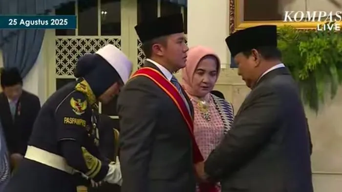 Dapat Tanda Kehormatan dari Presiden Prabowo, Jasa Letkol Teddy Apa? (Tangkapan Layar Kompas TV).
