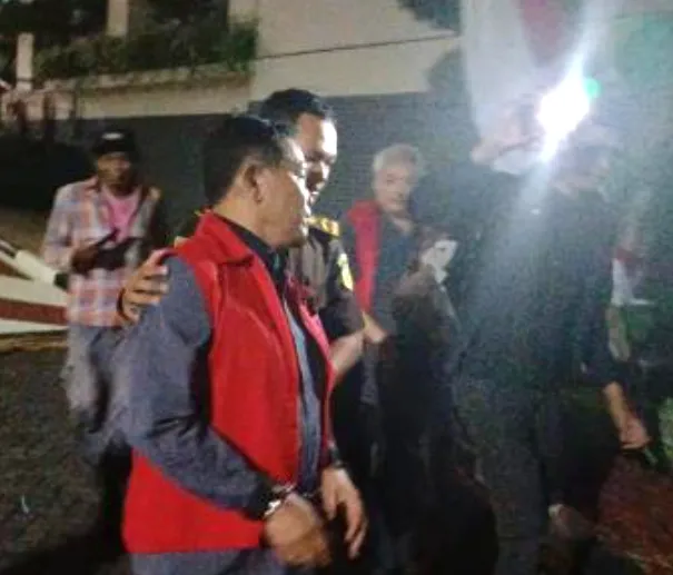 Resmi, Penyidik Kejati Jatim Tahan Mantan Pj Bupati Sidoarjo. (Istimewa).