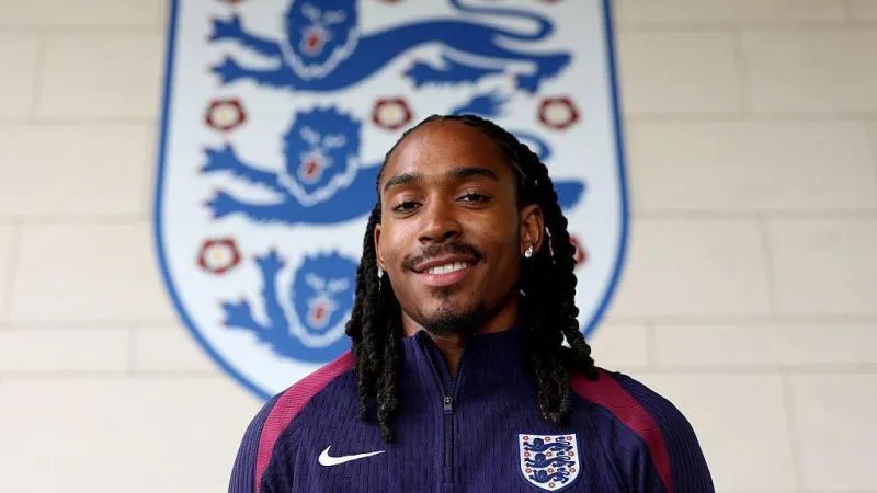 Djed Spence, Pemain Muslim Pertama di Timnas Inggris. (bbc).