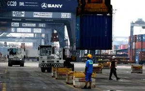 Ekspor Indonesia Melemah, Rekor Surplus Perdagangan 72 Bulan Berakhir 