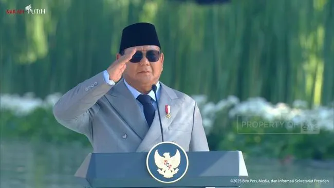 Hari Kesaktian Pancasila, Prabowo Doa di Depan Sumur Maut Lubang Buaya. (Biro Pers Istana).