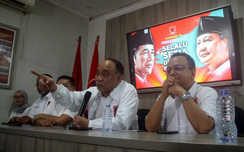 Ketua Umum Projo Budi Arie Setiadi mengumumkan bahwa Kongres III Projo akan digelar pada 1–2 November 2025 di Hotel Sahid Jaya, Jakarta. Acara itu akan dihadiri Presiden ke-7 Joko Widodo, Presiden Prabowo Subianto, dan Wakil Presiden Gibran Rakabuming Raka. Robinsar Nainggolan