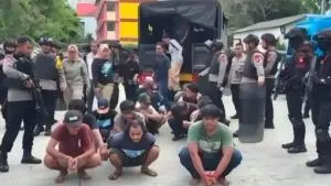 Brimob Polda Metro Bantu BNN Gerebek Bos Narkoba di Kampung Bahari