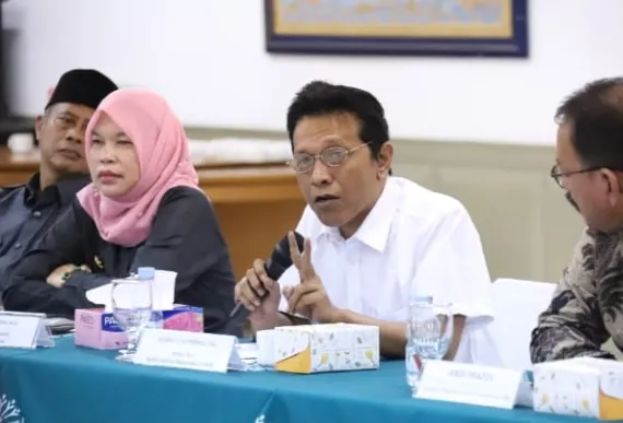 Adian Napitupulu, Wakil Ketua Badan Aspirasi Masyarakat (BAM) DPR RI, saat kunjungan ke PT Indofarma, Selasa (11/11). 