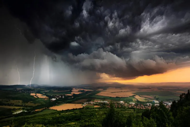 Ilustrasi cuaca ekstrem (Shutterstock)